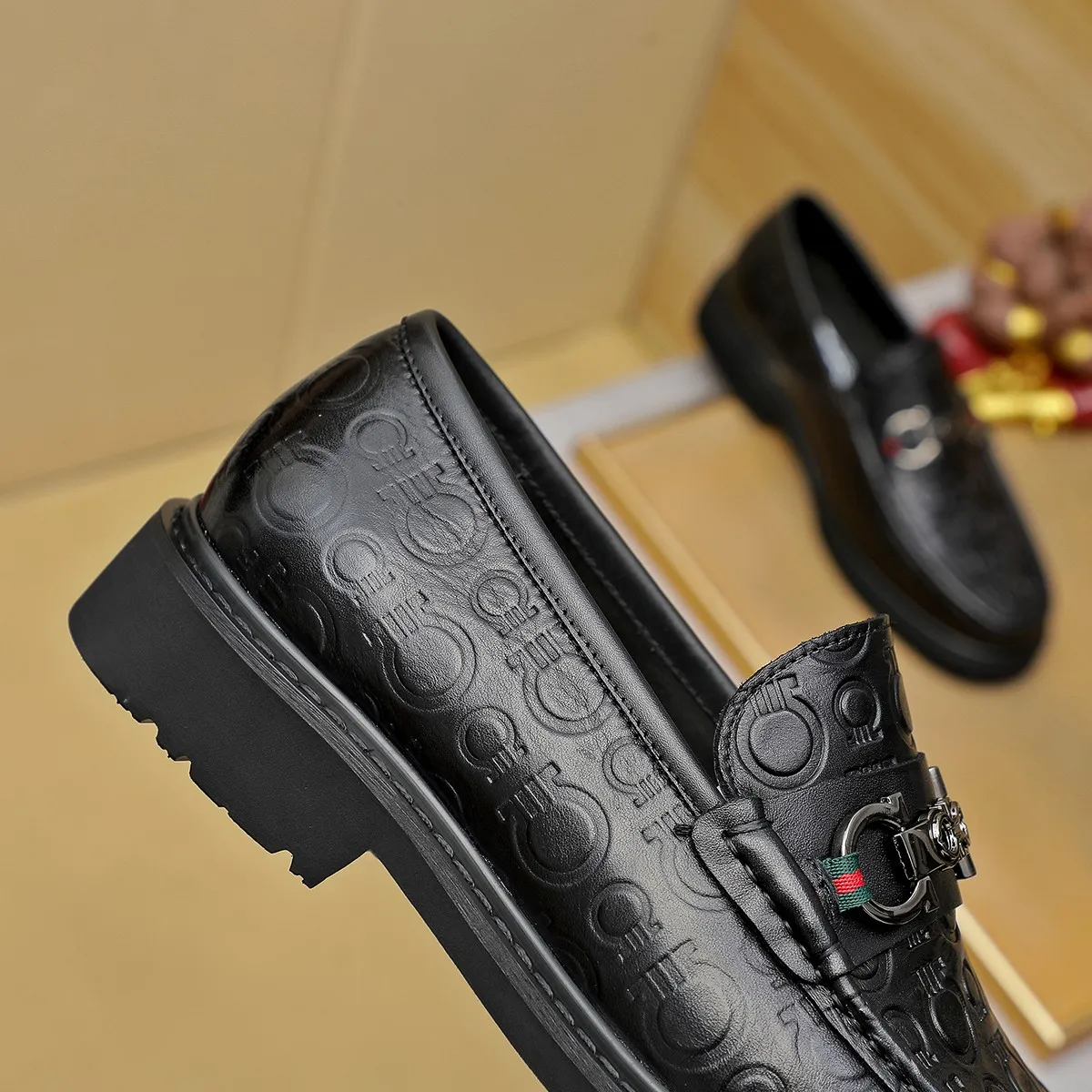 Men's shoes 💰500 Ferragamo [Ferragamo] top imported suit men's shoes 💯Original copy of the official website, product materials: selected imported embossed calfskin + luxury hardware buckle accessories ~ imported water-dyed cow 🐂 leather lining. Strong three-dimensional visual effect, original combination outsole, multiple colors available😘 Size: 38-44 (.45.46. Customized)